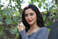 Simran Gupta Pics